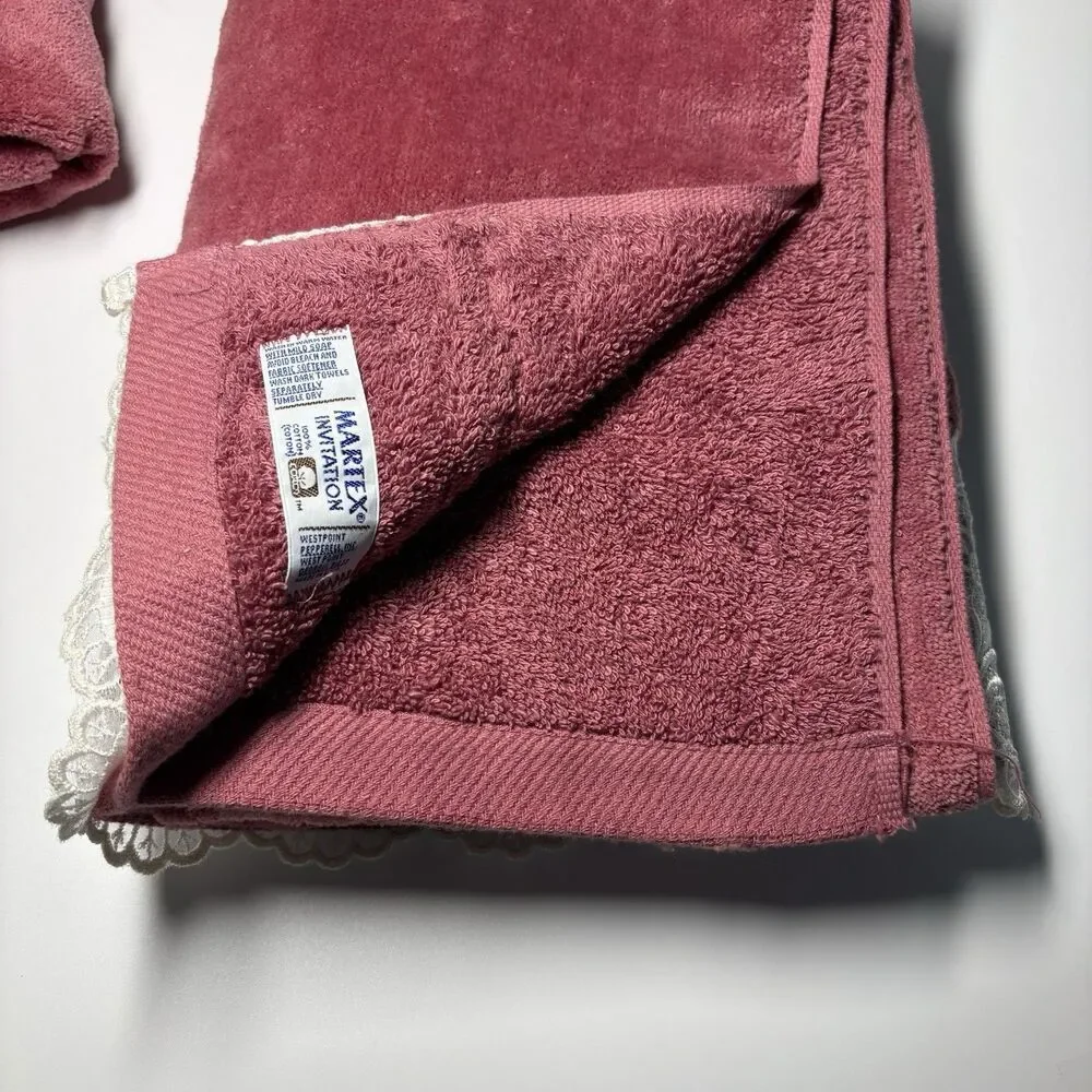 VTG MARTEX Invitation Luxor 100% Cotton Bath Towel USA Dark Pink With Lace Trim